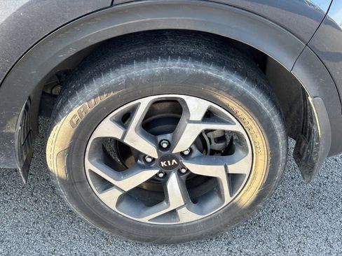 Used 2022 Kia Sportage LX image 3