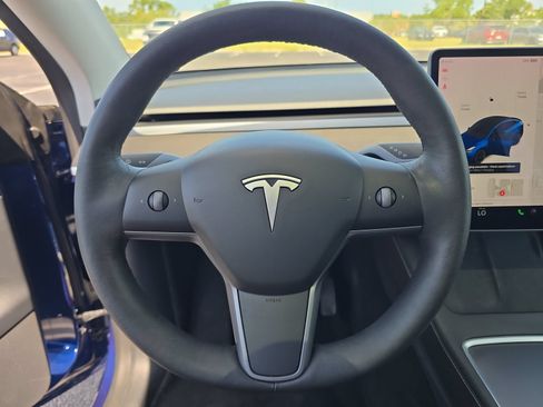 Used 2021 Tesla Model Y Long Range AWD/4WD image 24