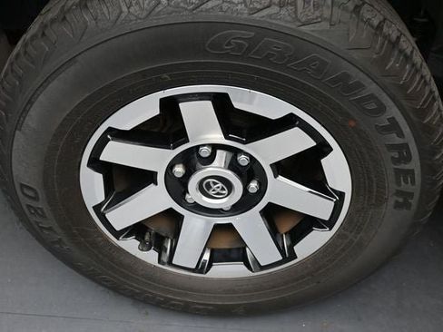 Used 2024 Toyota 4Runner TRD Off-Road Premium AWD/4WD image 15