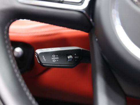 Used 2022 Bentley Bentayga AWD/4WD image 32