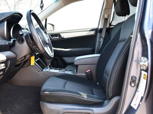 Used 2017 Subaru Outback 2.5i Premium image 11