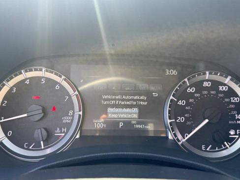 Used 2025 Toyota Highlander LE FWD image 42