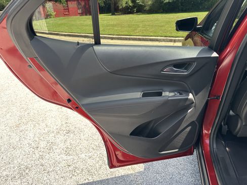 Used 2022 Chevrolet Equinox RS w/ Infotainment Package image 22