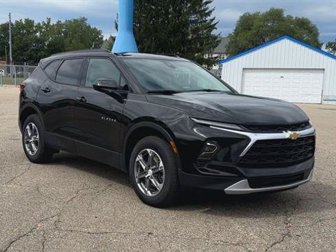 Used 2024 Chevrolet Blazer LT w/ Convenience Package AWD/4WD image 2