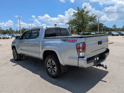 Used 2022 Toyota Tacoma TRD Sport w/ TRD Premium Sport Package AWD/4WD image 7