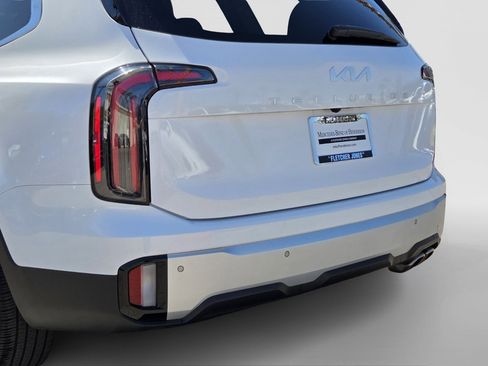 Used 2024 Kia Telluride EX image 4