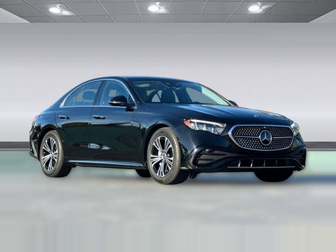 Used 2024 Mercedes-Benz E 350 4MATIC Sedan image 6