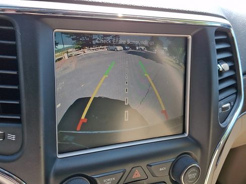 Used 2016 Jeep Grand Cherokee Limited AWD/4WD image 19