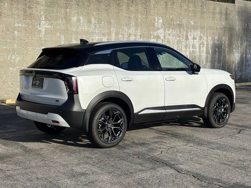 New 2026 Nissan Kicks SR FWD image 3