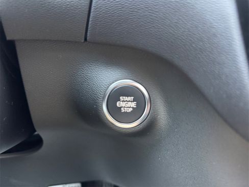 Certified 2025 Volvo XC40 B5 Plus image 17