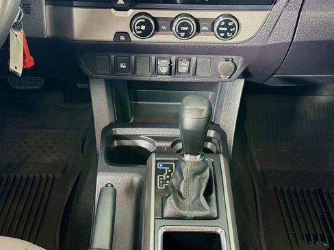 Used 2018 Toyota Tacoma SR5 image 32