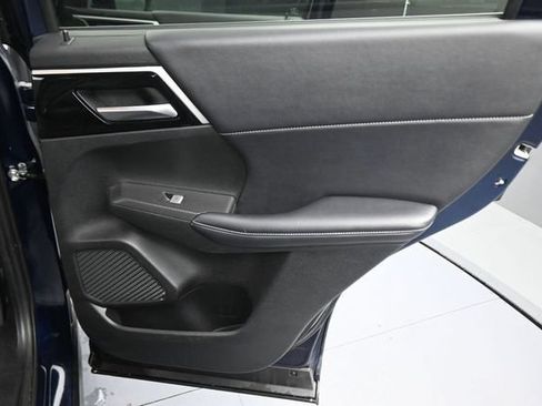 Used 2024 Mitsubishi Outlander FWD image 23
