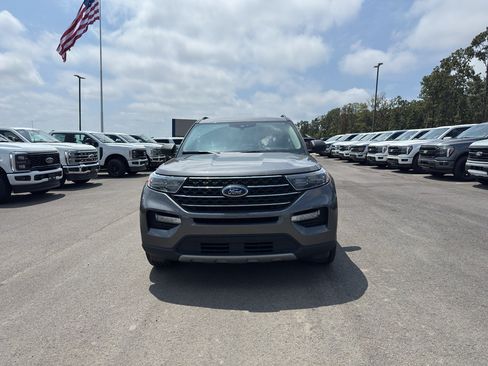 Certified 2022 Ford Explorer XLT w/ Equipment Group 202A AWD/4WD image 2