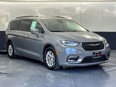 Used 2022 Chrysler Pacifica Touring-L FWD image 1