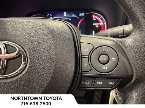 Used 2023 Toyota RAV4 LE image 31