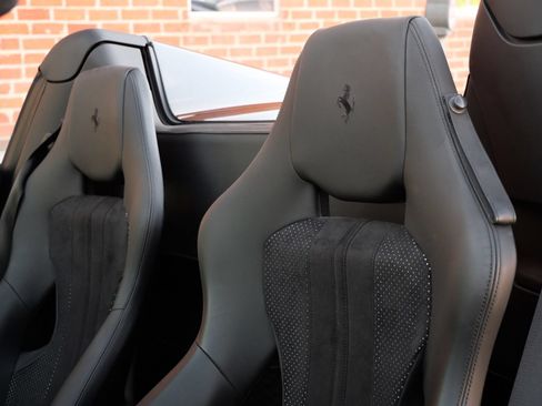 Used 2023 Ferrari F8 Tributo RWD image 24