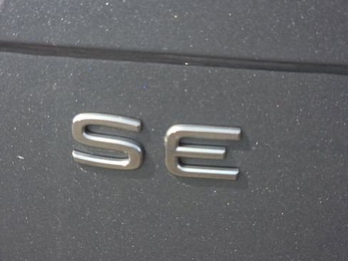 Used 2023 Volkswagen Tiguan SE R-Line image 26