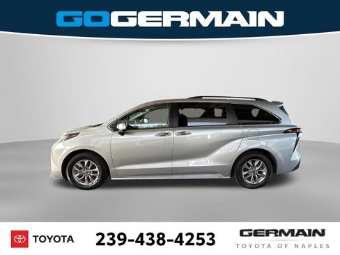Used 2022 Toyota Sienna XLE FWD image 2