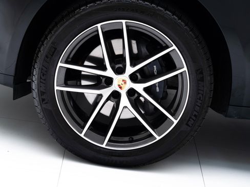 Certified 2026 Porsche Macan AWD/4WD image 12