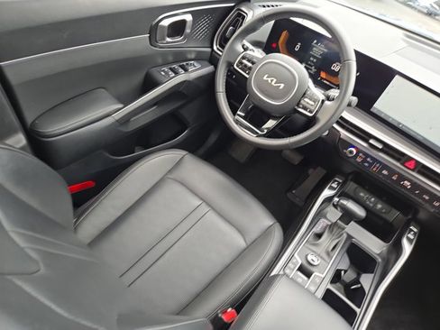 Used 2025 Kia Sorento EX w/ Panoramic Sunroof Package FWD image 17