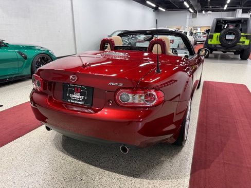 Used 2010 MAZDA MX-5 Miata Grand Touring w/ Premium Pkg RWD image 20