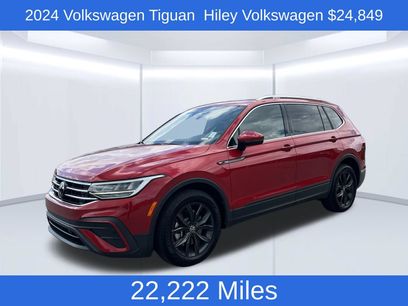 Used 2024 Volkswagen Tiguan SE w/ Panoramic Sunroof Package