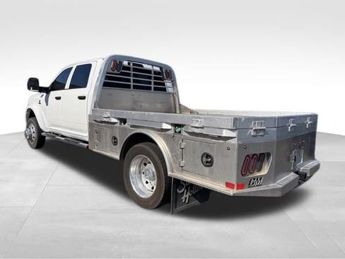 Used 2024 RAM 5500 Tradesman w/ Chrome Appearance Group AWD/4WD image 4