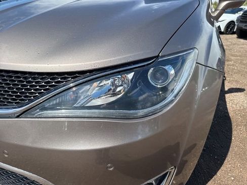 Used 2018 Chrysler Pacifica Touring-L Plus w/ Advanced Safetytec Group FWD image 9