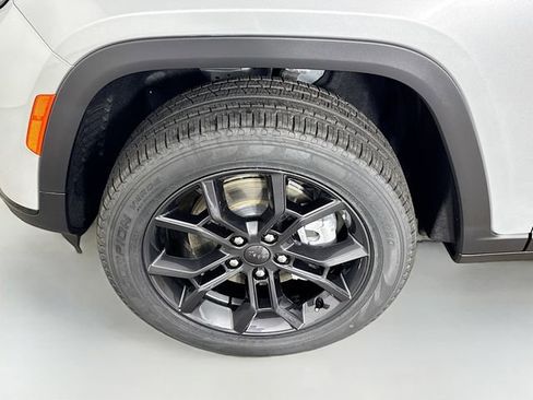 New 2025 Jeep Grand Cherokee L Limited w/ Trailer Tow Package image 36