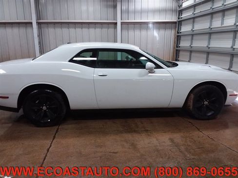 Used 2016 Dodge Challenger SXT image 6