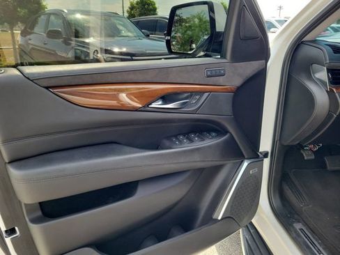 Used 2020 Cadillac Escalade Luxury RWD image 25