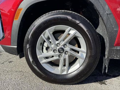 Certified 2025 Hyundai Tucson SE image 9