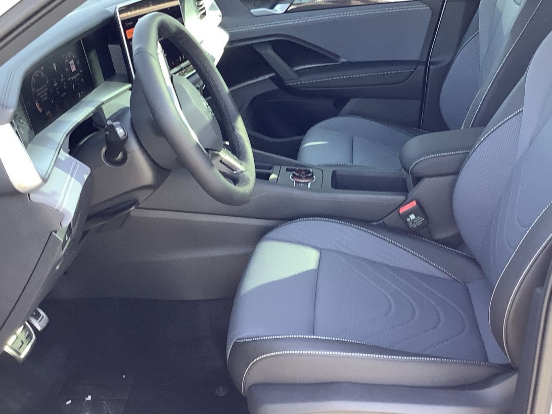 New 2026 Volkswagen Tiguan SE R-Line FWD image 22