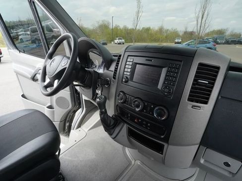 Used 2018 Mercedes-Benz Sprinter 2500 image 28