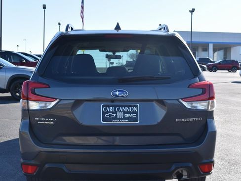 Used 2022 Subaru Forester Premium image 7