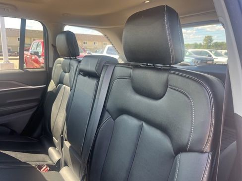 Used 2024 Jeep Grand Cherokee Limited w/ Black Appearance Package image 44