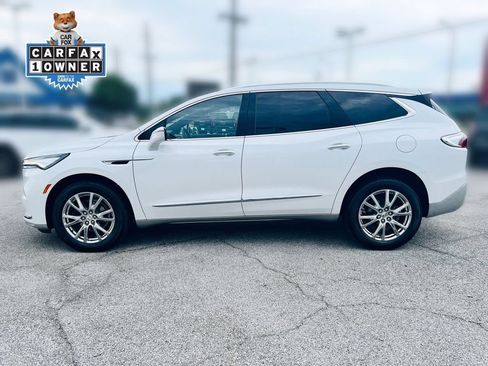 Used 2023 Buick Enclave Essence w/ Experience Buick Package FWD image 2