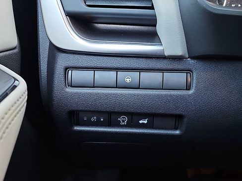 Certified 2025 Nissan Rogue SV image 25