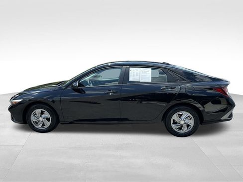 Used 2026 Hyundai Elantra SE FWD image 4