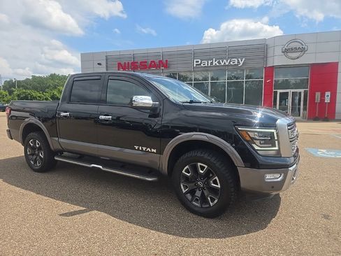 Used 2023 Nissan Titan Platinum Reserve w/ Moonroof Package AWD/4WD image 1