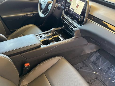 Certified 2025 Lexus RX 350 FWD w/ Technology Package image 19