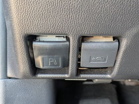 Used 2025 Toyota RAV4 XLE w/ Convenience Package image 37