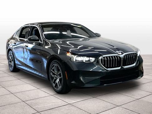 Used 2024 BMW i5 eDrive40i w/ Executive Package RWD image 2