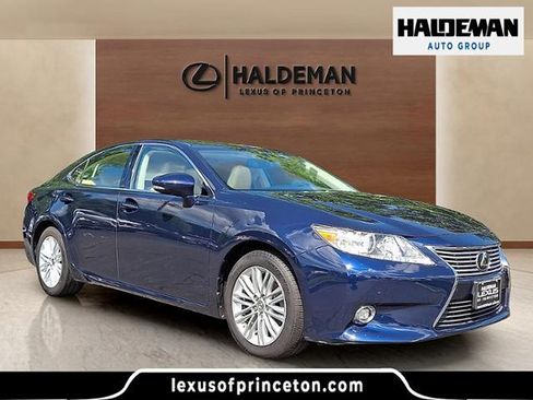 Used 2014 Lexus ES 350 w/ Luxury Package FWD image 1