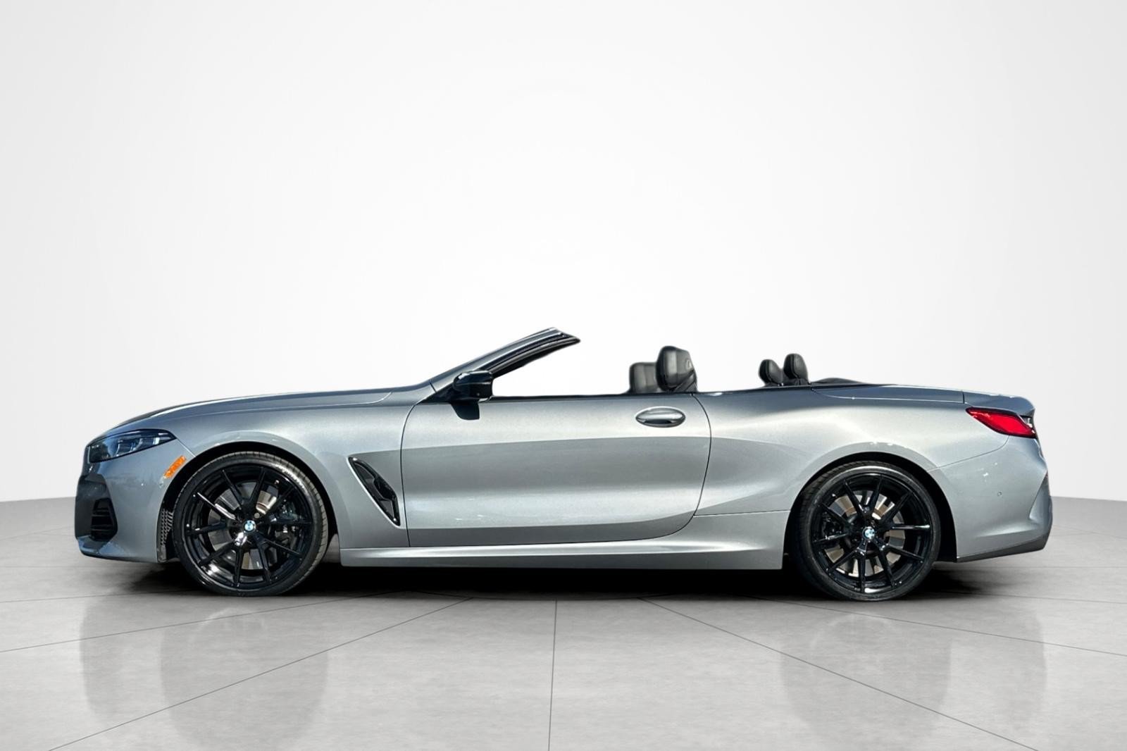 Used 2023 BMW M850i xDrive Convertible AWD/4WD image 2