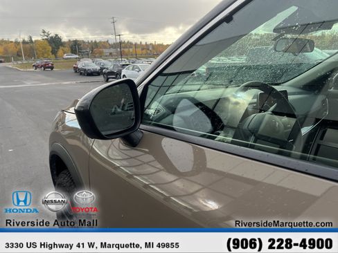 Used 2025 Nissan Rogue SV image 5