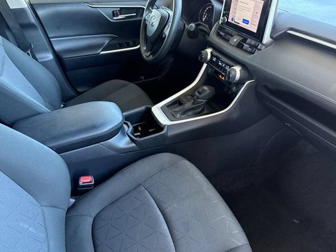 Used 2024 Toyota RAV4 XLE FWD image 25