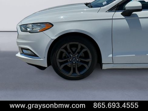 Used 2018 Ford Fusion SE w/ Equipment Group 201A FWD image 9