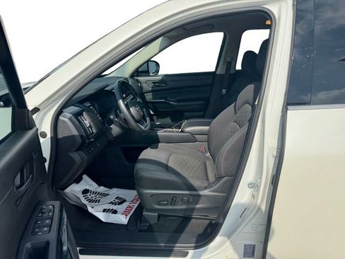 Used 2023 Nissan Pathfinder SV image 12