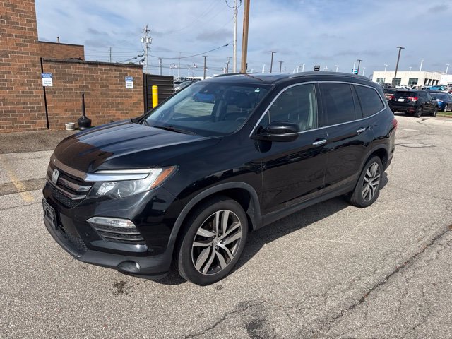 Used 2017 Honda Pilot Touring image 1